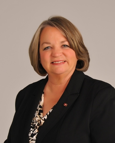 Simmons auditor earns certification