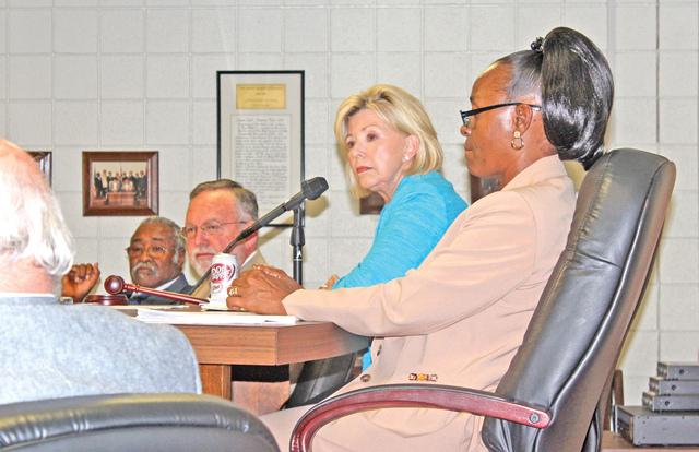 Council deadlock on parking ordinance broken by mayor’s no vote