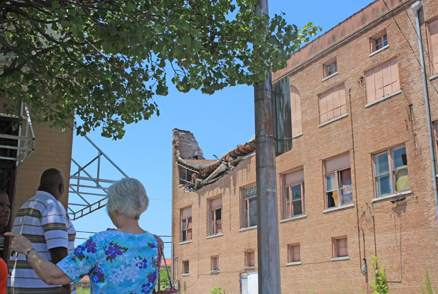 City told to wait week for assessment of collapsed building; mayor considers other options