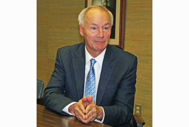 Hutchinson says economic growth possible for Arkansas Delta