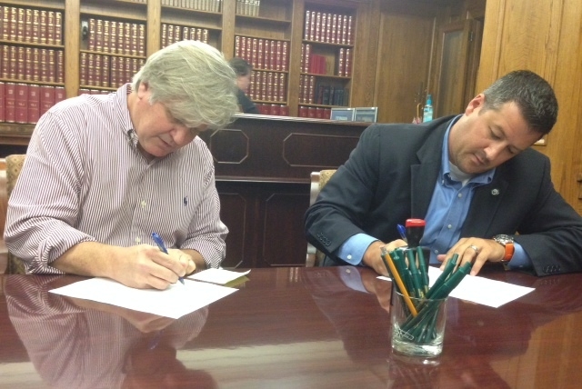 Group pushing for statewide alcohol sales submits more signatures