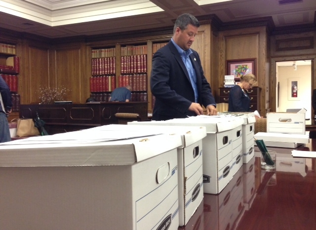 Group backing minimum wage hike submits more signatures