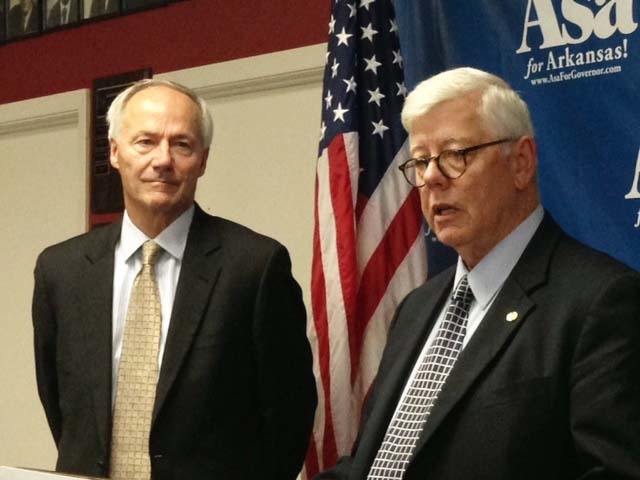Hutchinson, Ross spar over gun comments