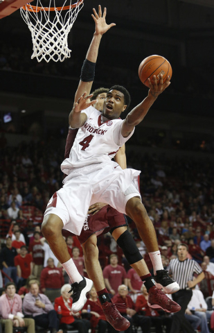 Qualls helps Arkansas top South Carolina