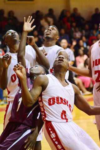 Owls grind out win over Curly Wolves