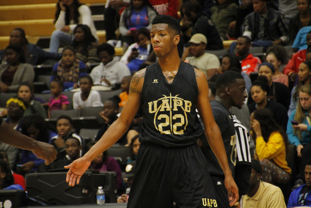 Back in the Bluff: Love, Handley make unofficial Golden Lion debuts