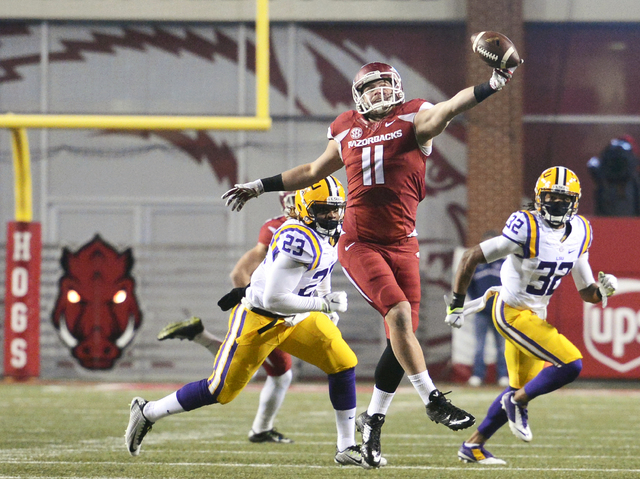 Tight ends lift Arkansas offense
