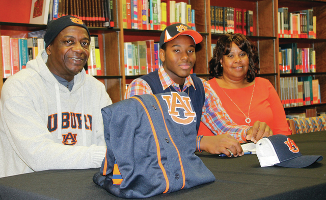 WH pitcher Sprinkle signs with Auburn