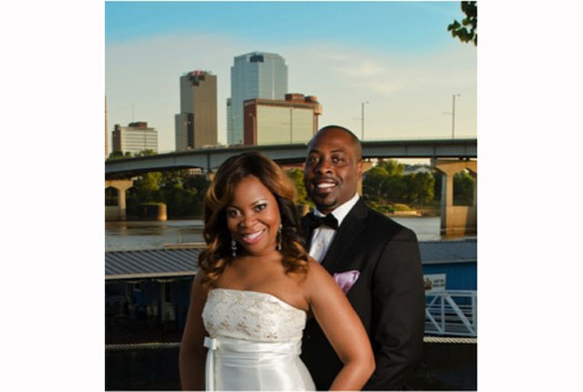 Glover, Pace to wed