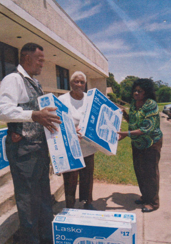 Pine Bluff Guild #3 Heroines make donation