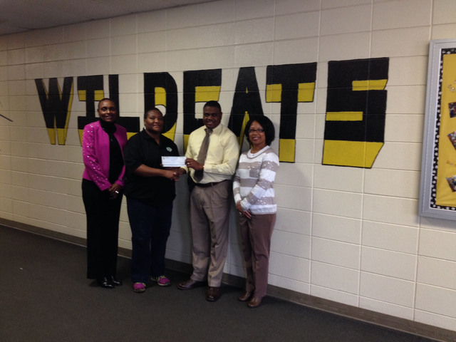 E-Z Mart awards grant to Watson Chapel school