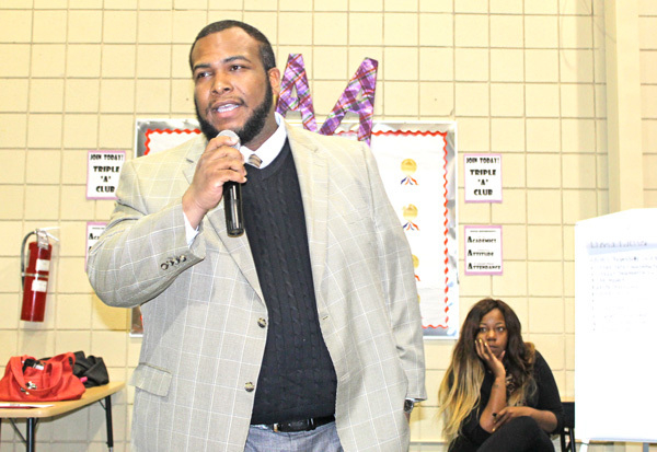 Crime, animal control topics of interest to citizens at Ward 4 meeting