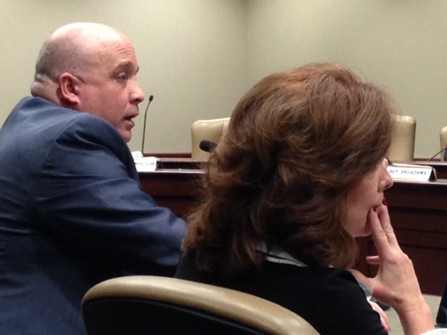 Panel advances bills on liquor stores, ethics