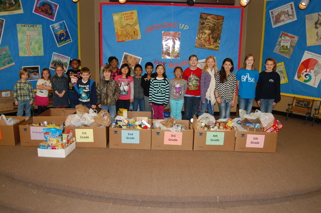 Taylor students donate canned goods