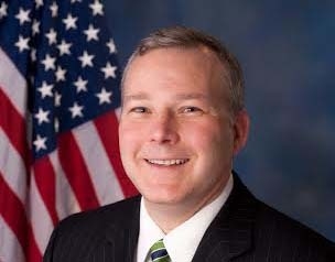 Hutchinson names Griffin to head panel to review Common Core