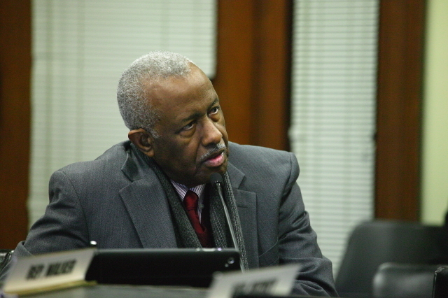 Panel endorses bills on military monuments, constitutional convention