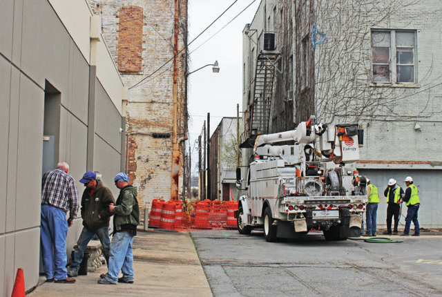 Building used by Simmons Bank evacuated after apparent electrical problem