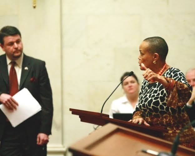 Lawmakers OK capital gains tax cut, 10 Commandments monument