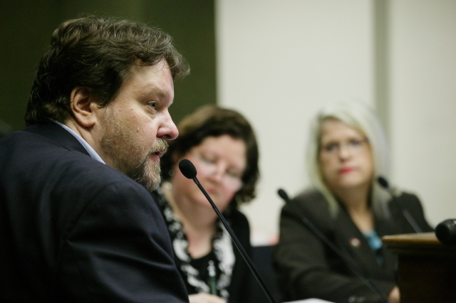 Panel backs bill on teaching of American history