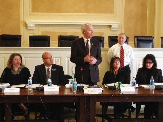 Hutchinson tells Common Core panel he wants Arkansas solution’