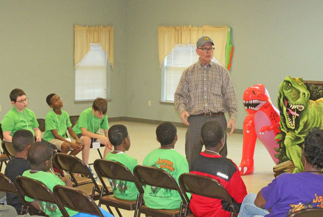 County judge talks recycling at Cub Scout camp