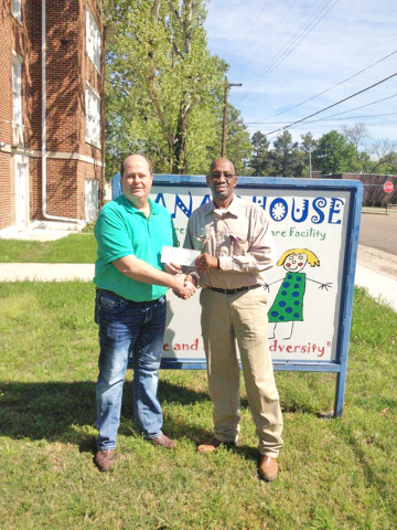 Arkansas County agency receives donation