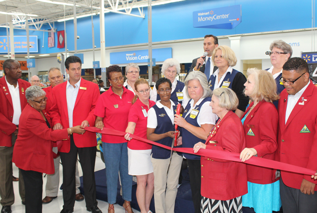 Walmart rededicates Supercenter, recognizes long-time employees