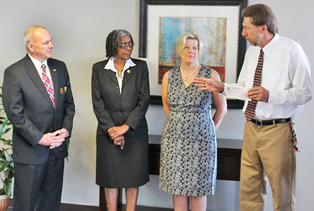 Airport commission gets nearly $200,000 from state grant