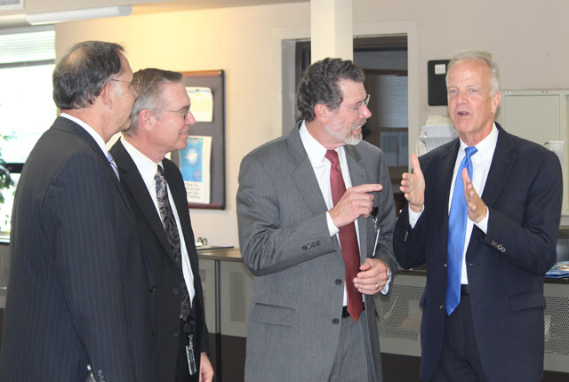 Senators visit NCTR with eye toward progress