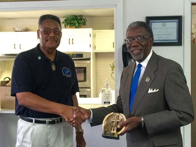 Pastor receives award