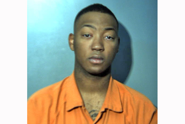 Jail deputy arrested after allegedly trying to bring in contraband