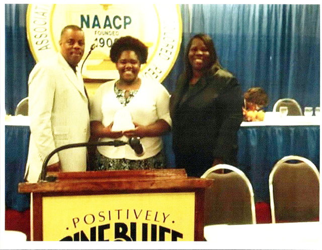 Moye’ receives Junior NAACP award