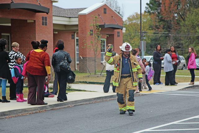 Smoke smell causes Edgewood evacuation; no fire found