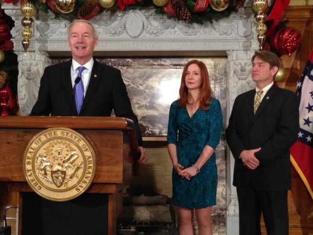 Hutchinson accepts national award for best state website