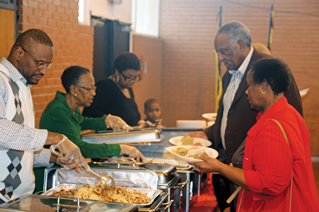 Volunteers feed people Christmas dinners