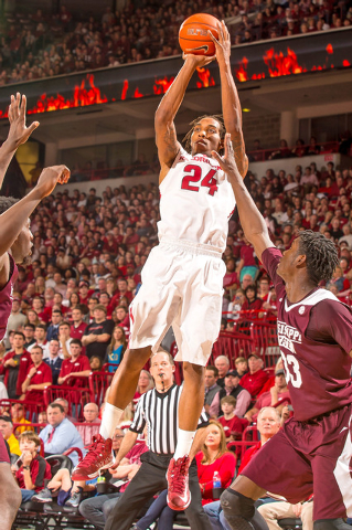 Defense carries Hogs to home win
