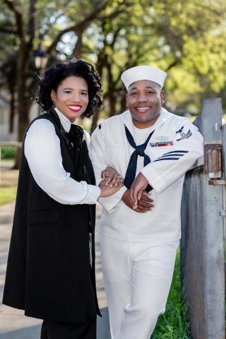 Mosley, Sanders to wed