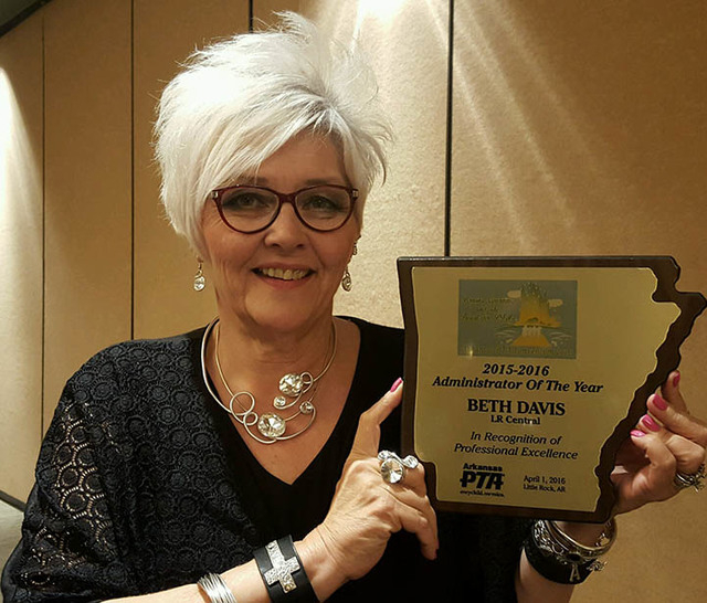 Former Woodlawn resident receives award