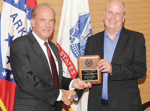 Wright receives Achievement Award at Arsenal