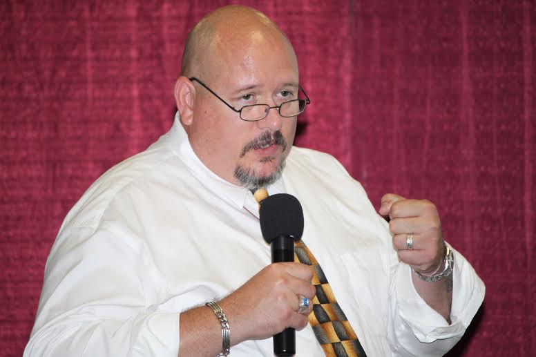 Police chief outlines new programs at Town Hall