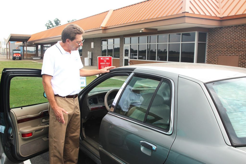 Aviation Commission discusses new car for out-of-town pilots