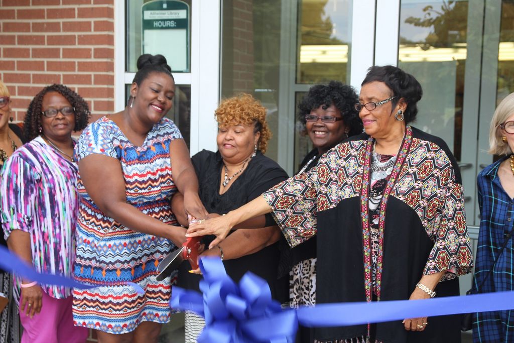 Altheimer Library marks expanded hours with ribbon-cutting