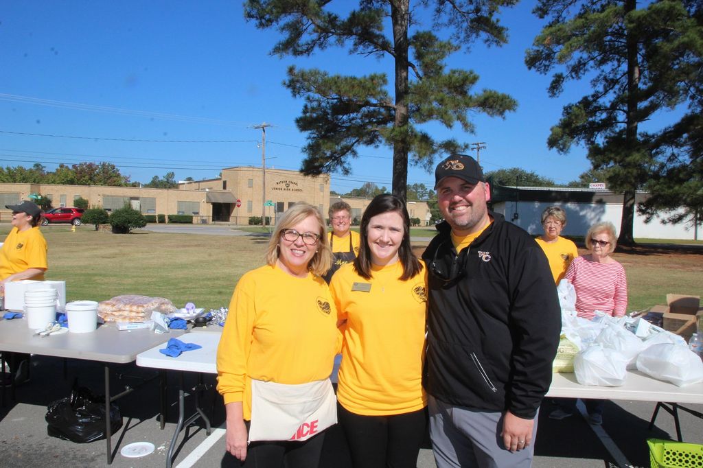 Fundraiser for Dutton family raises over $10,000