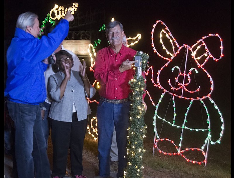 HOLIDAY SPIRIT Pine Bluff light display opens