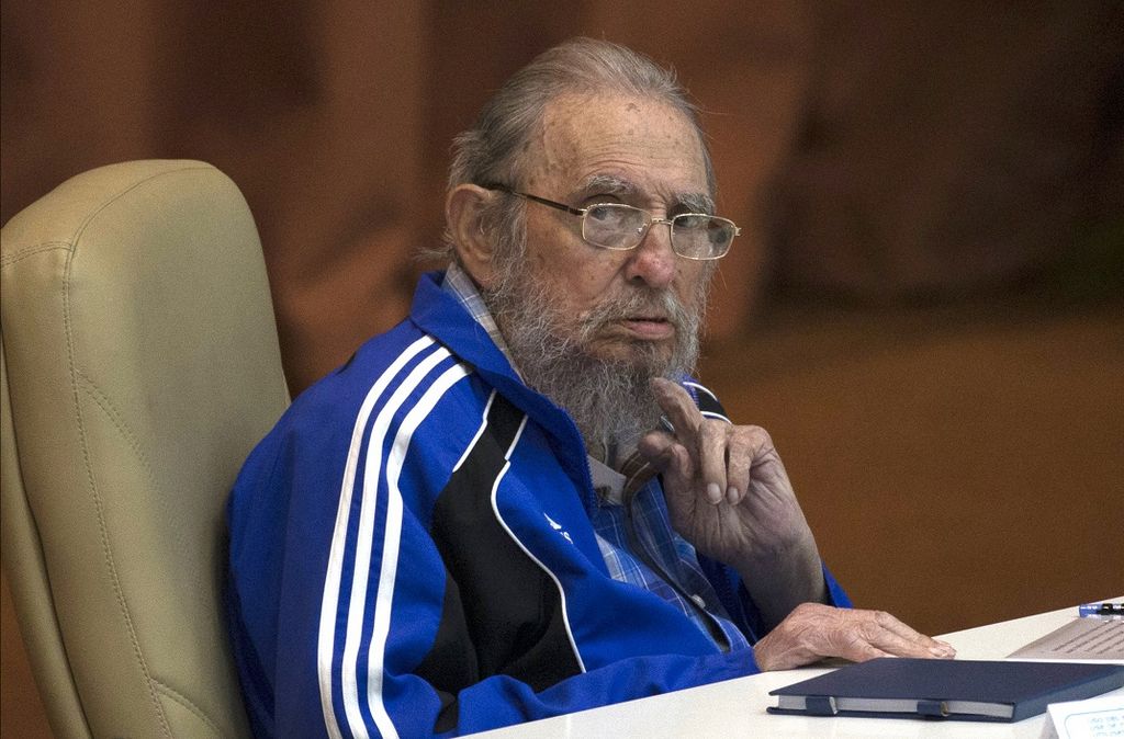 Fidel Castro, who defied US for 50 years, dies at 90 in Cuba