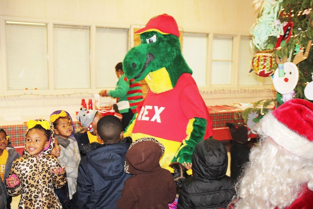 County recycling hosts Christmas party for kids