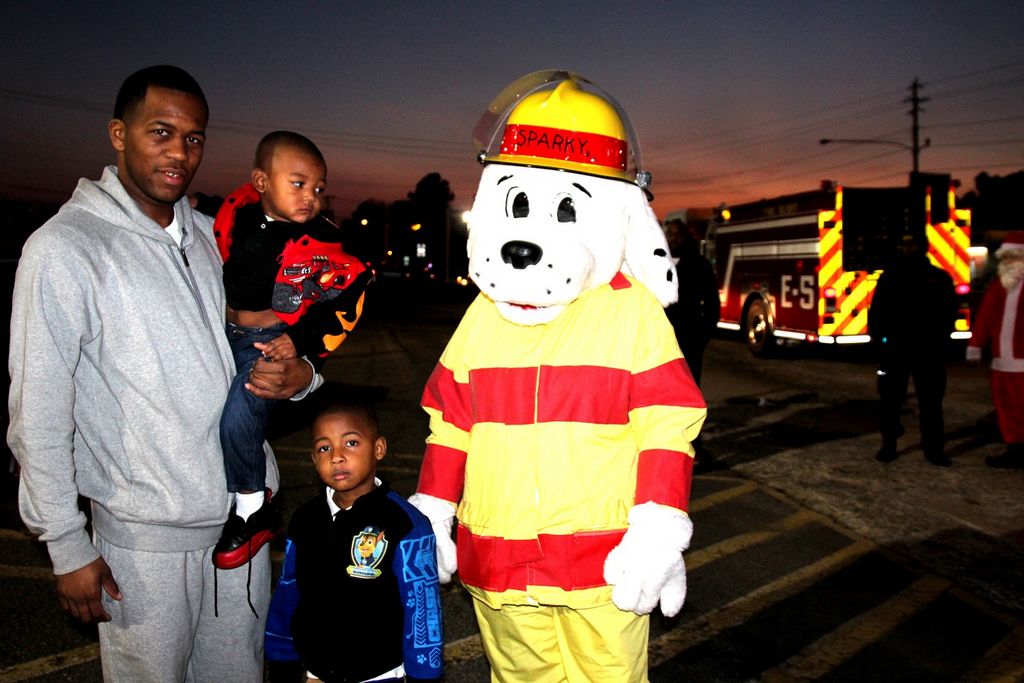 Pine Bluff firefighters spread Christmas cheer