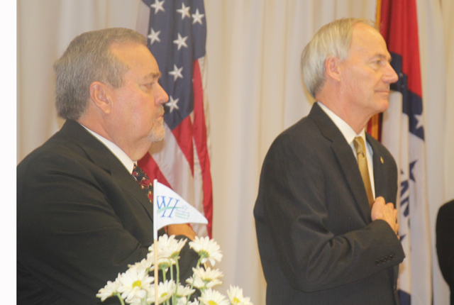 Governor speaks in White Hall at community awards banquet