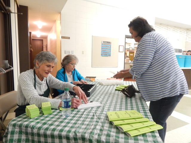 NEIGHBORLY GIVING: Neighbor to Neighbor holds 32nd annual fish fry, silent auction