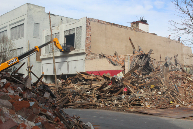 Council rejects time limit proposal for 400 Main Street cleanup